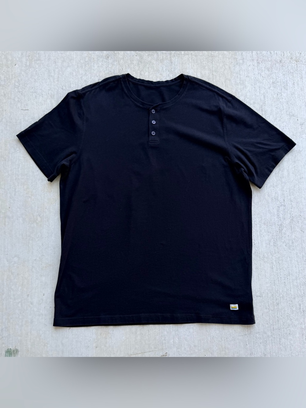 Vuori Henley Shirt Mens XL Black Ever Short Sleeve Tee Stretch Casual